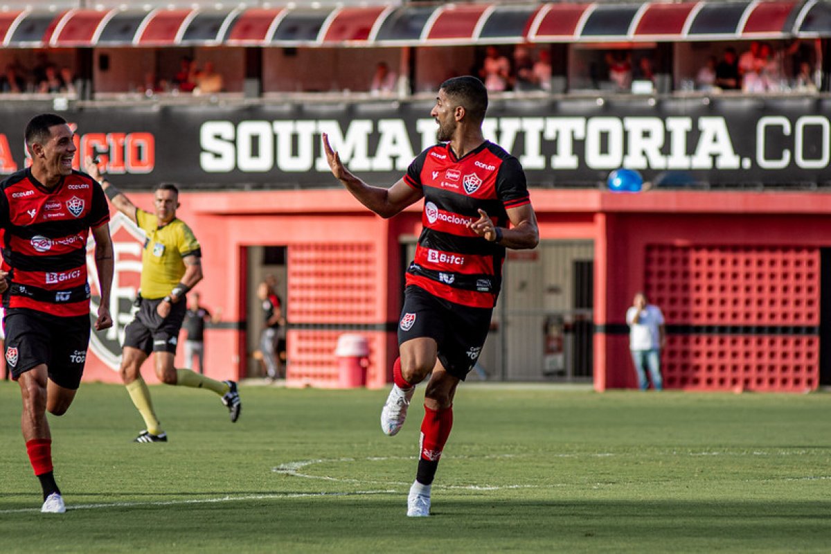 Vitória enfrenta Brasil-RS em decisão de classificação na Série C