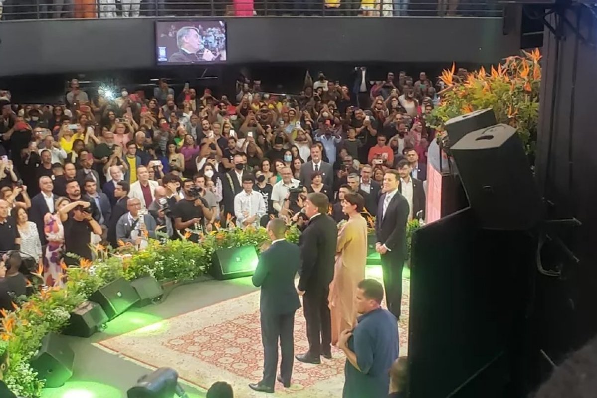 Jair Bolsonaro desmente almoço com Guilherme de Pádua