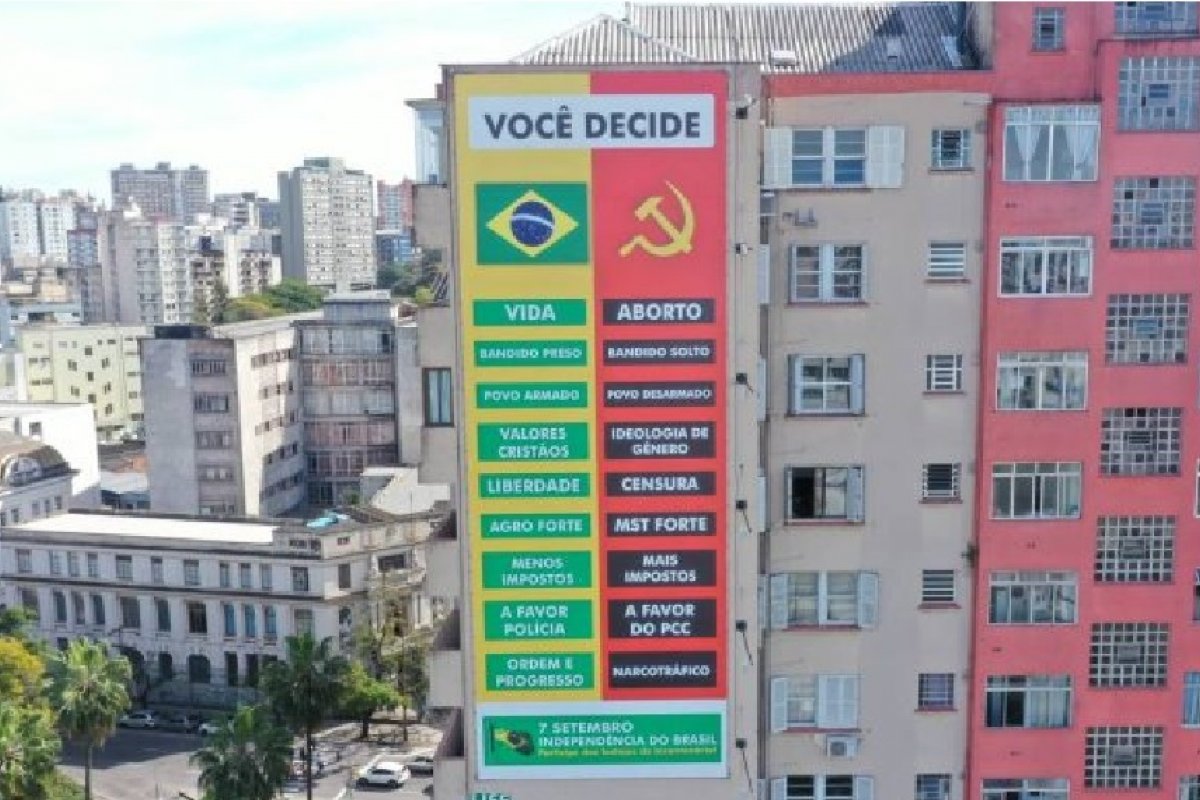 Faixa gigante em Porto Alegre associa esquerda a bandido e PCC ao divulgar atos de 7 de setembro