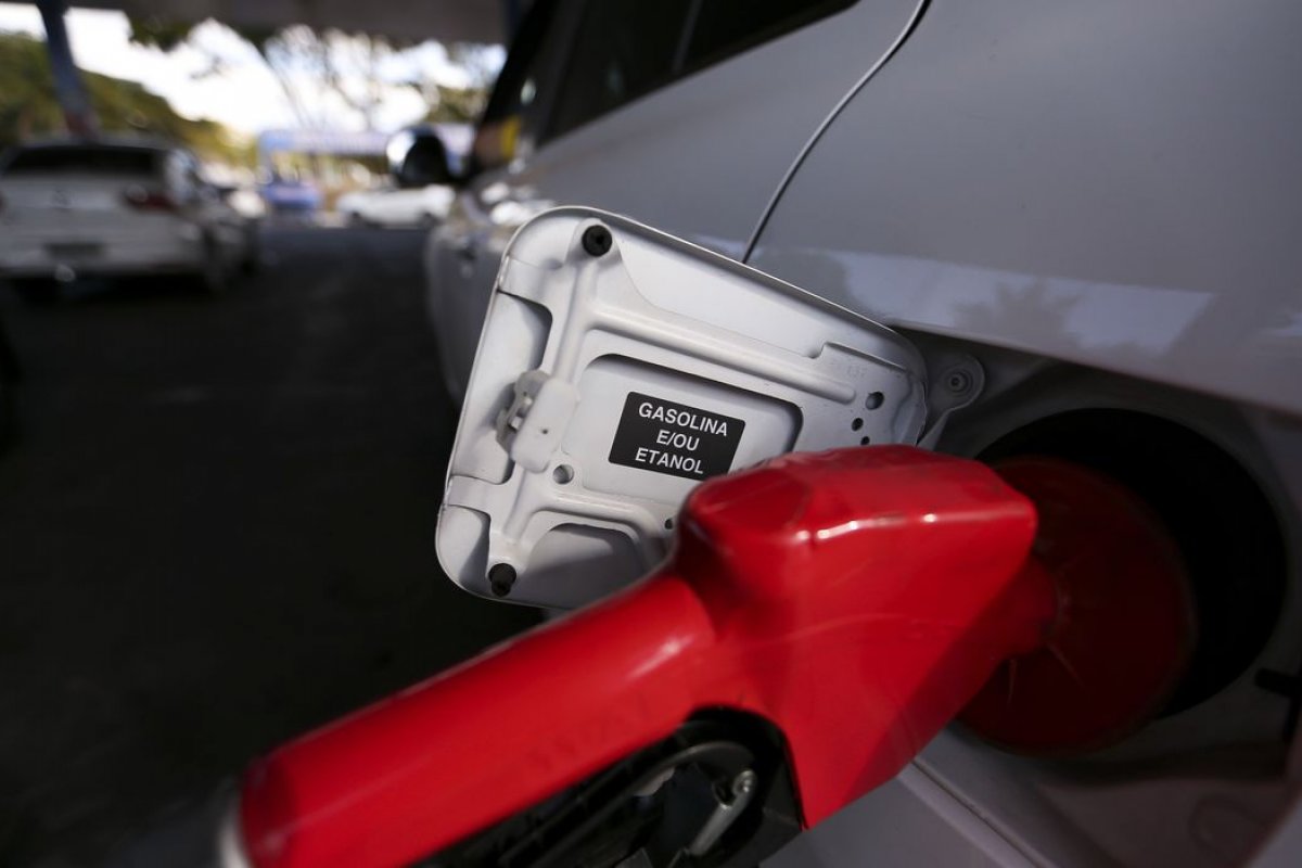 Petrobras reduz preço da gasolina em 4,8%