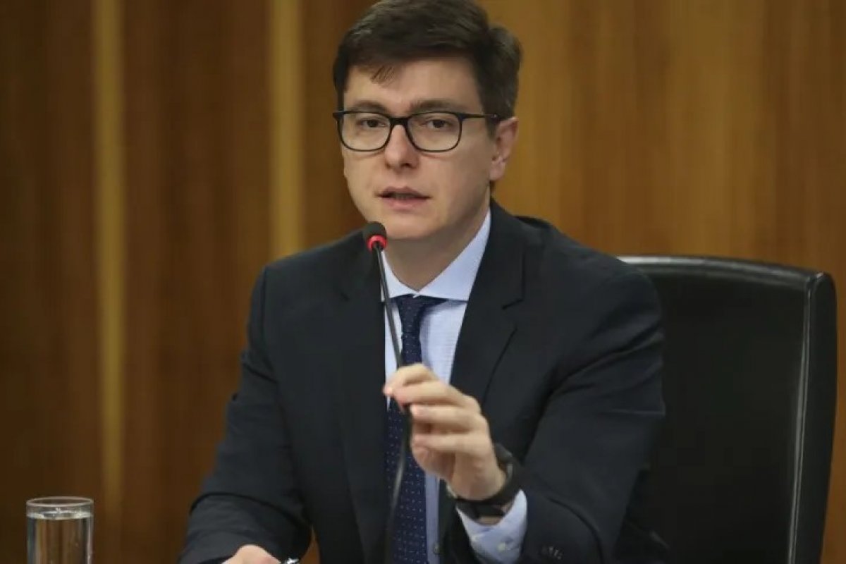 Bruno Dalcolmo é nomeado secretário-executivo do Ministério da Saúde nesta terça (16)