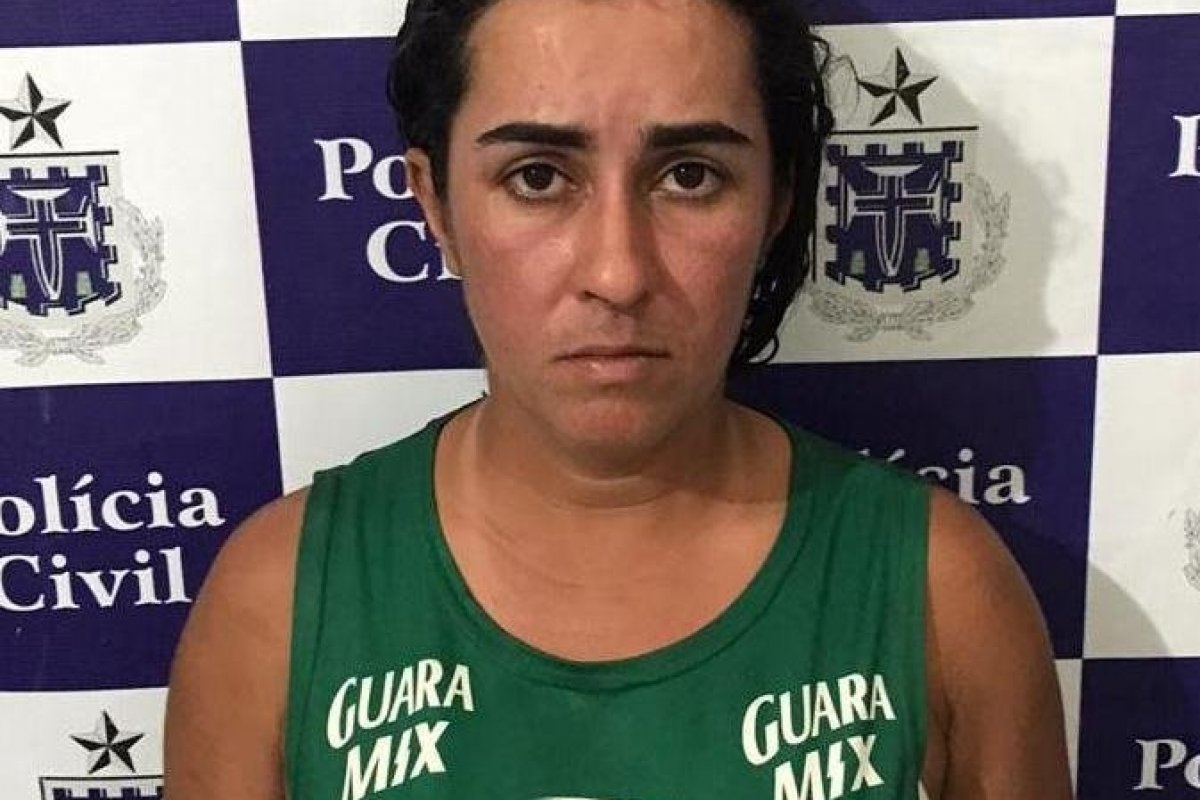 Mulher é presa suspeita de jogar água fervendo na própria filha