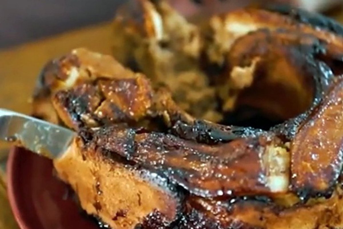 Mariana Goldfarb ensina como preparar um bolo de banana com chocolate saudável!