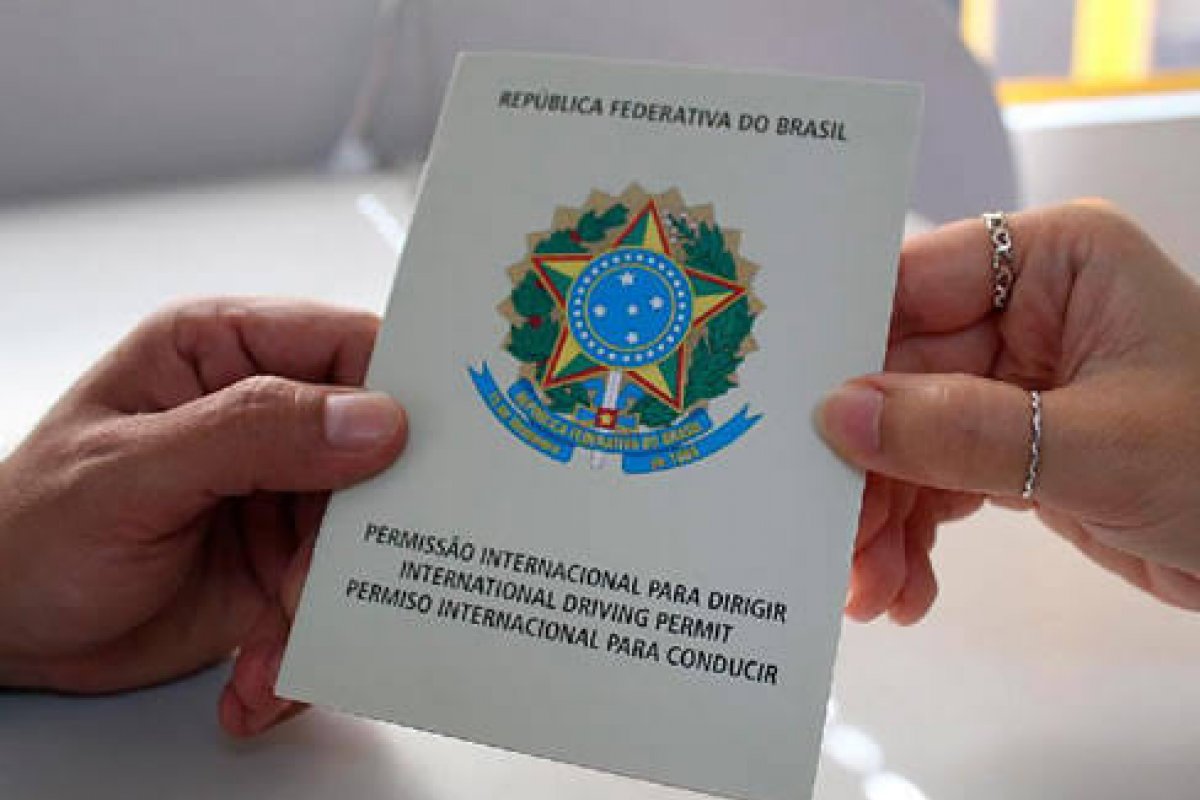 Brasil consolida normas que tratam do modelo da Permissão Internacional para Dirigir