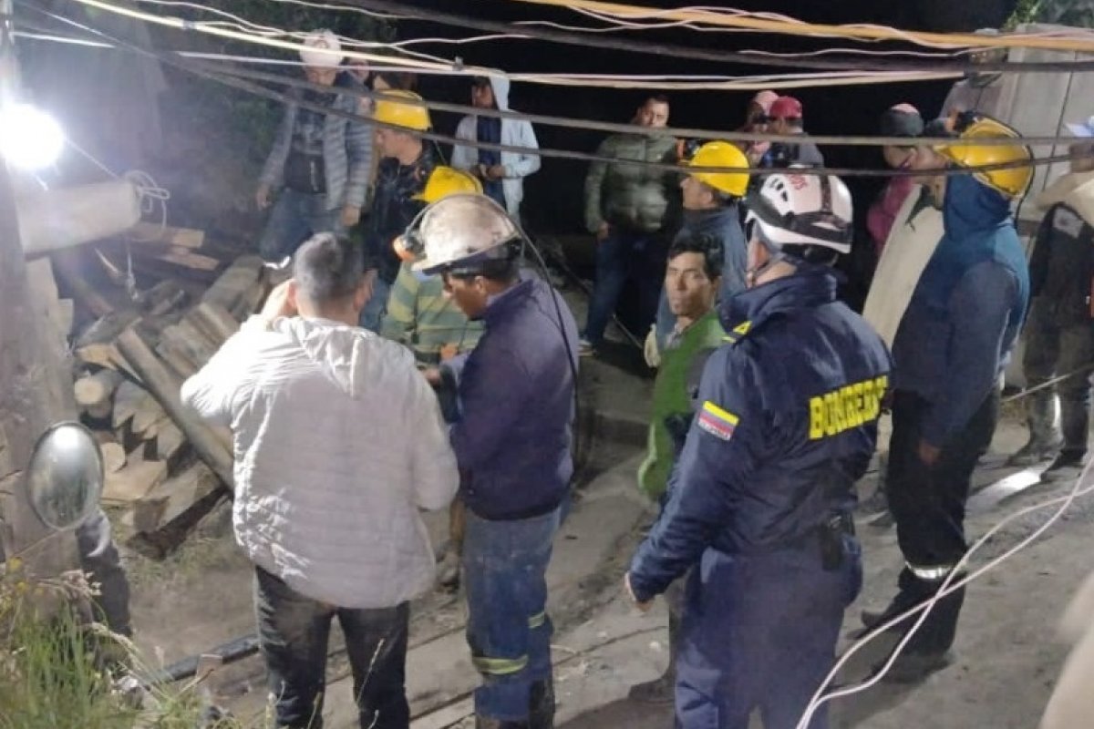 Nove trabalhadores ficam presos em mina de carvão após desabamento na Colômbia