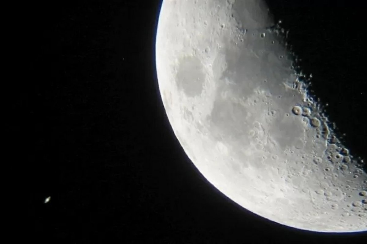 Lua e Marte estarão conjunção astronômica na madrugada desta sexta-feira (19)