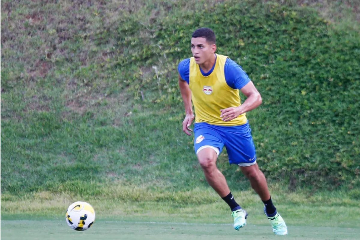 Zagueiro Renan é autorizado pela Justiça a jogar fora do Brasil