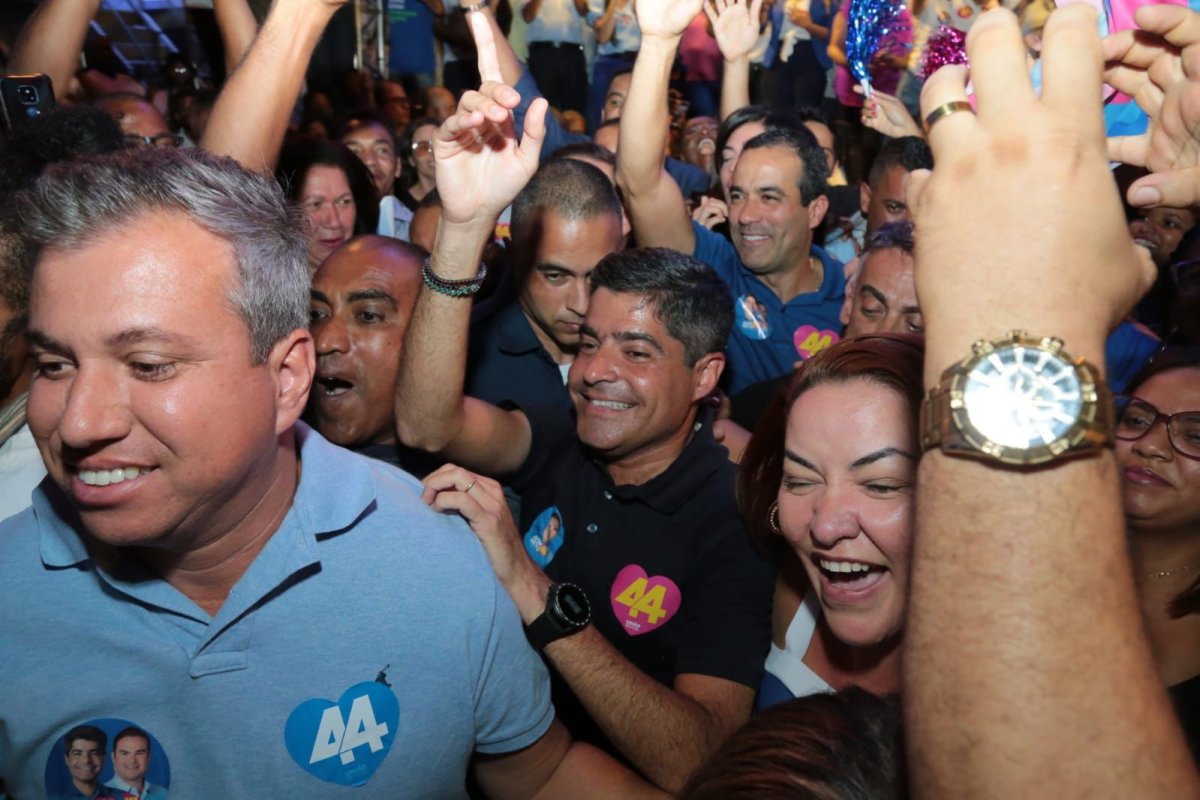 ACM Neto inaugura comitê em Salvador e afirma que "vai fazer campanha de alto nível"