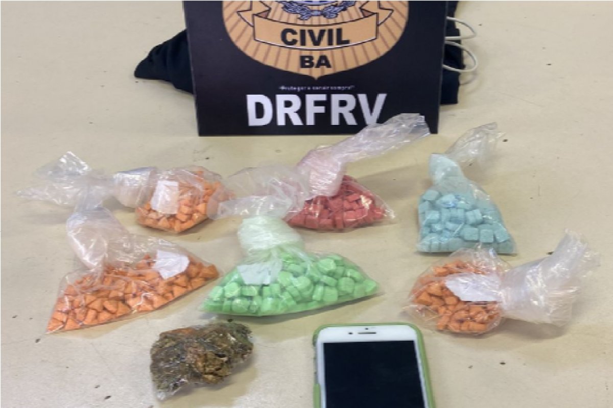 Mulher é presa com centenas de comprimidos de Ecstasy na Boca do Rio, em Salvador