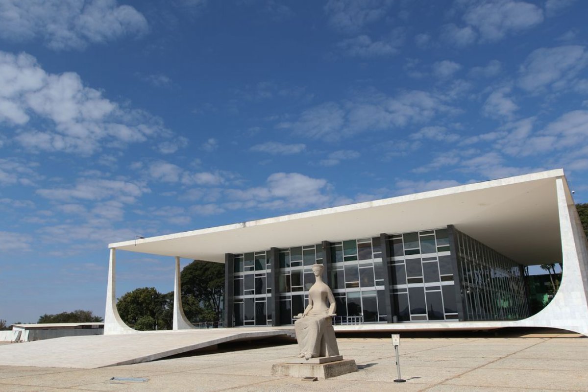 STF forma maioria contra estender efeito da nova Lei de Improbidade Administrativa a condenados