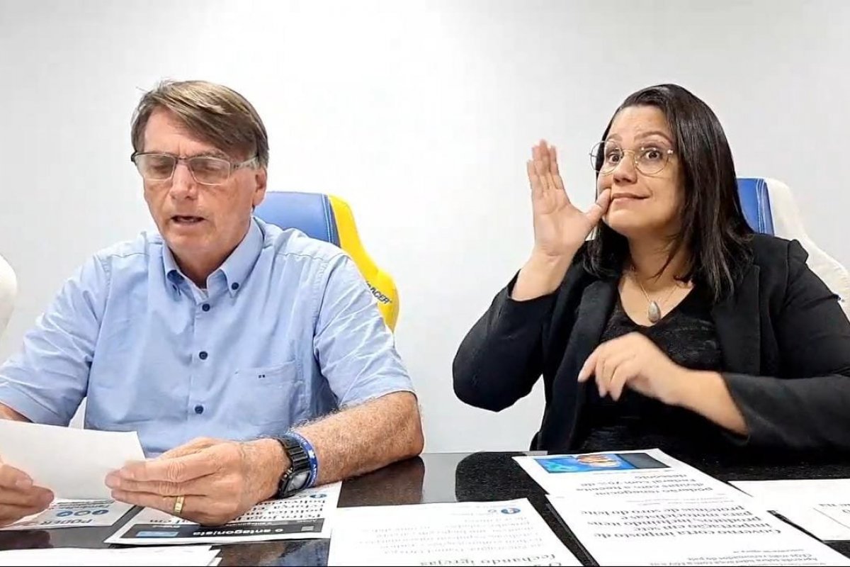 "Não defendi o 'fique em casa', mas a esquerda defendeu, Lula defendeu", disse Bolsonaro