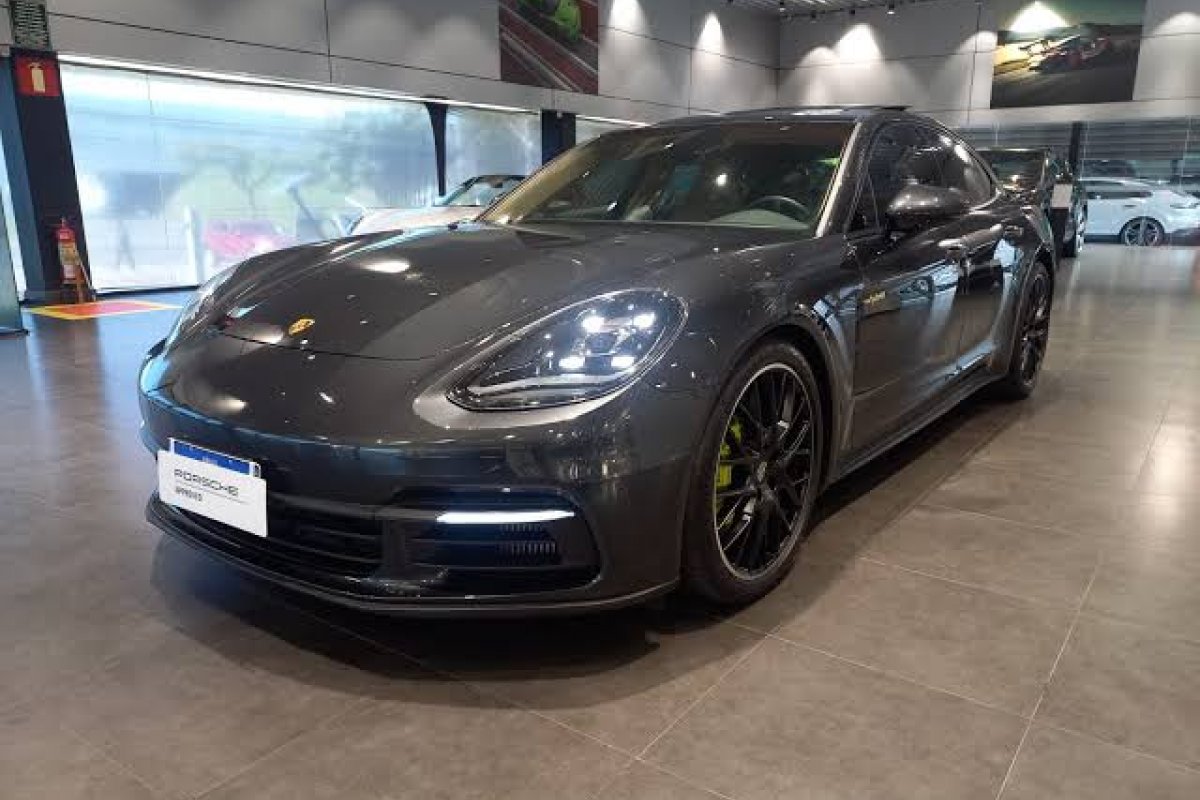 Porsche inaugura showroom de vendas em Salvador