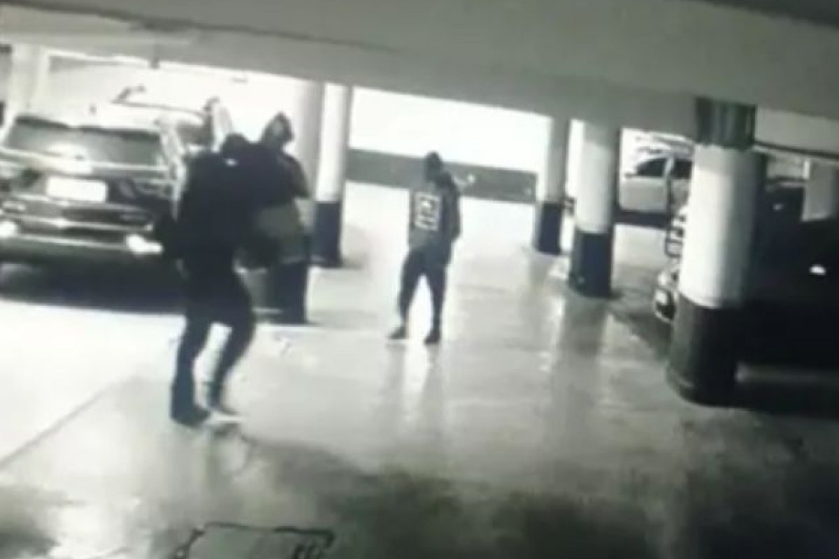 Cinco criminosos invadem prédio e fazem reféns na Avenida Paulista