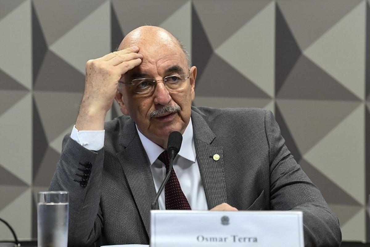 Ex-ministros que tentam reeleição aumentam patrimônio em até 77%, diz site