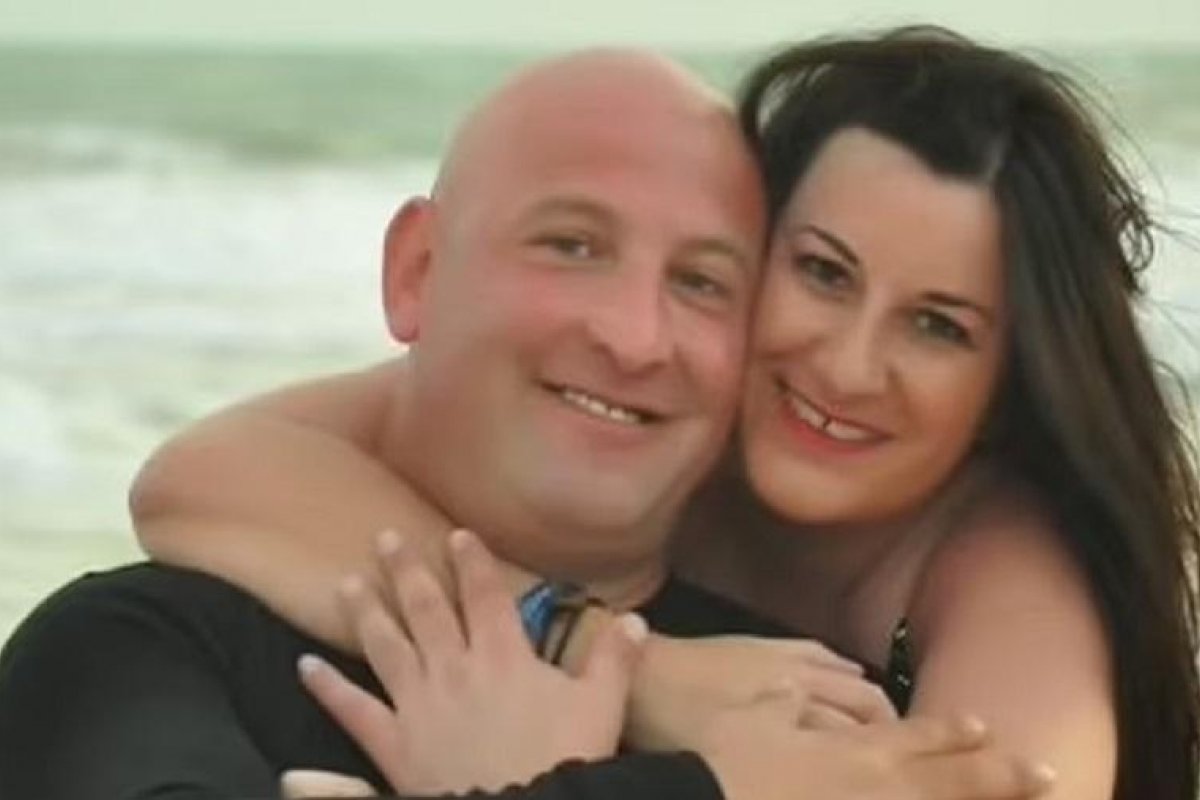 Britânica perde R$ 214 mil depois de namorado inventar que mãe tratava câncer