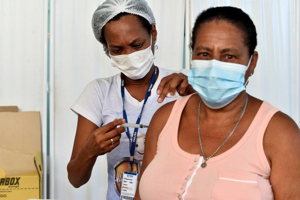 Salvador segue com esquema de vacinação contra Covid-19 nesta terça (23)