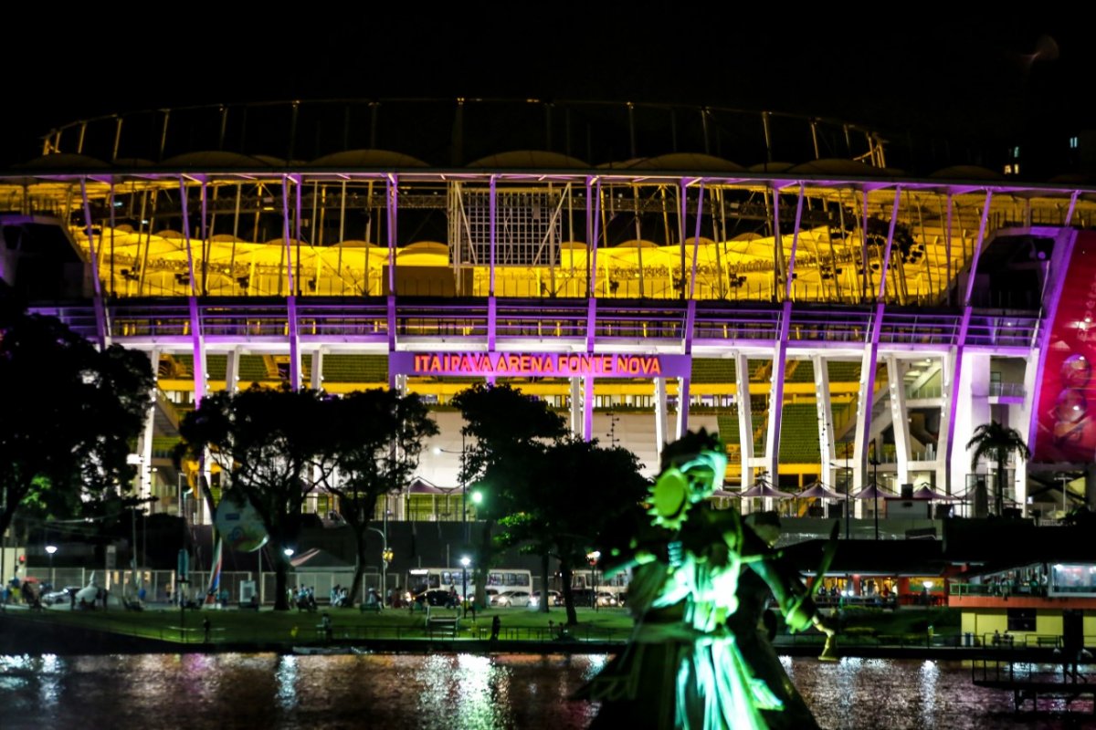 Arena Fonte Nova ganha iluminação lilás para alertar sobre a importância do Teste do Pezinho