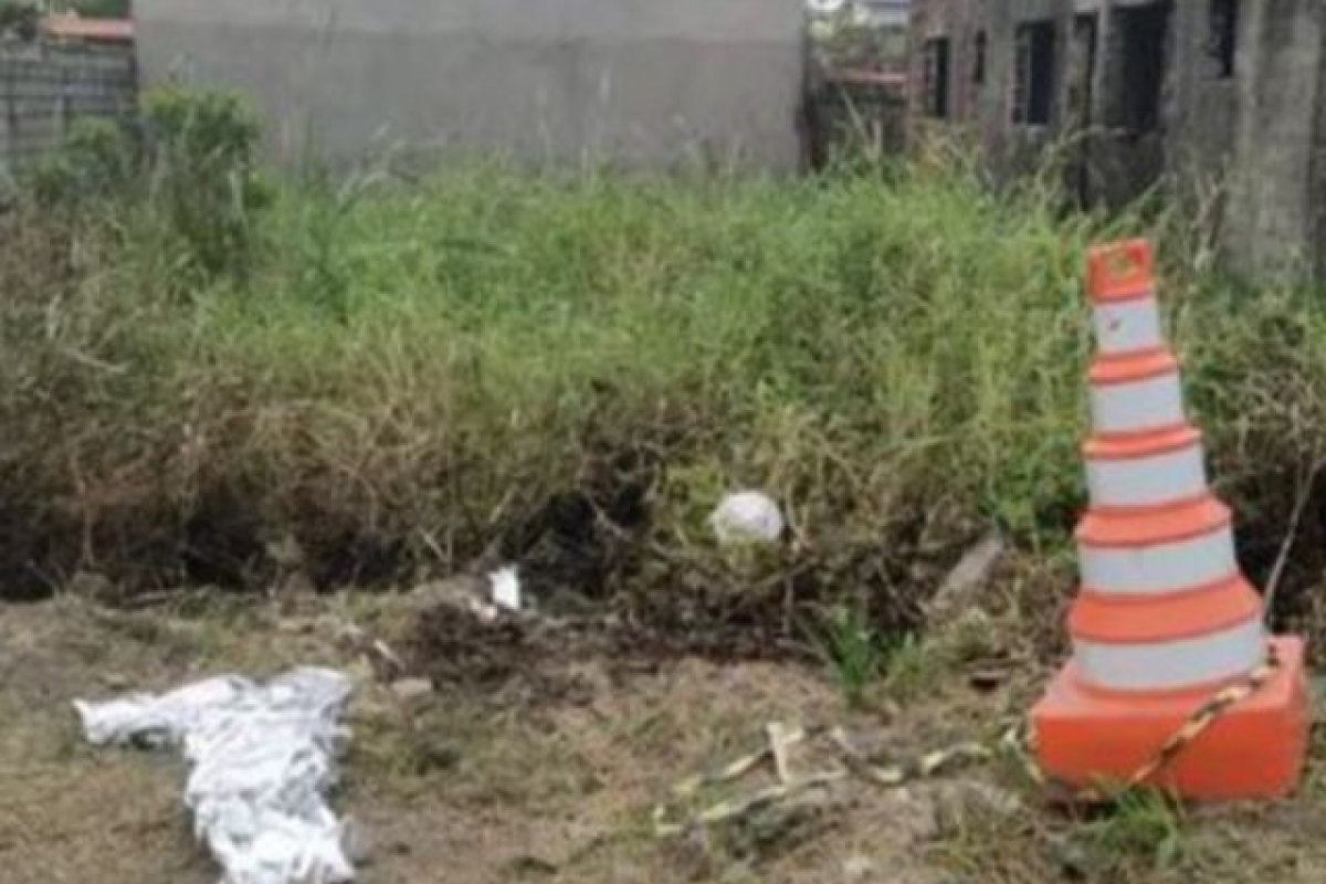 Mulher de 61 anos sai para colocar fogo em terreno baldio e é encontrada morta em vala