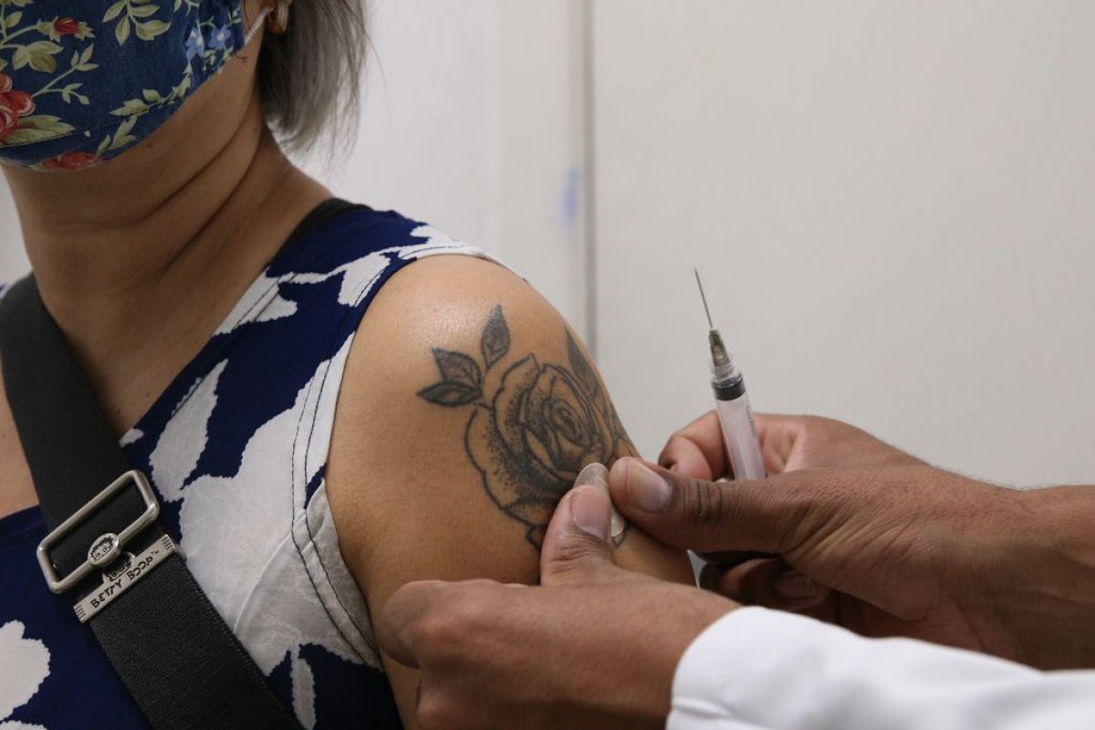 Salvador segue com estratégia de vacição da 4ª dose em pessoas com 18 anos ou mais