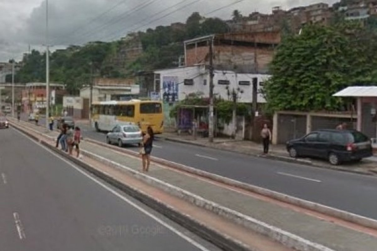 Ônibus atropela pedestre na Avenida Suburbana