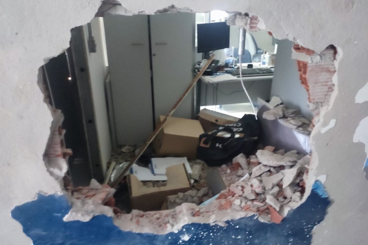 Homem é preso ao tentar furtar agência bancária em Coração de Maria (BA)