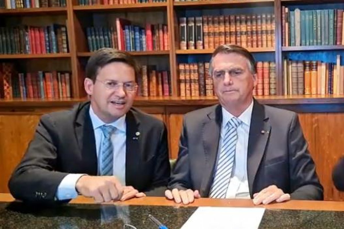 Em live, Bolsonaro diz que Moraes deve apresentar 'fundamentação' de ação contra empresários