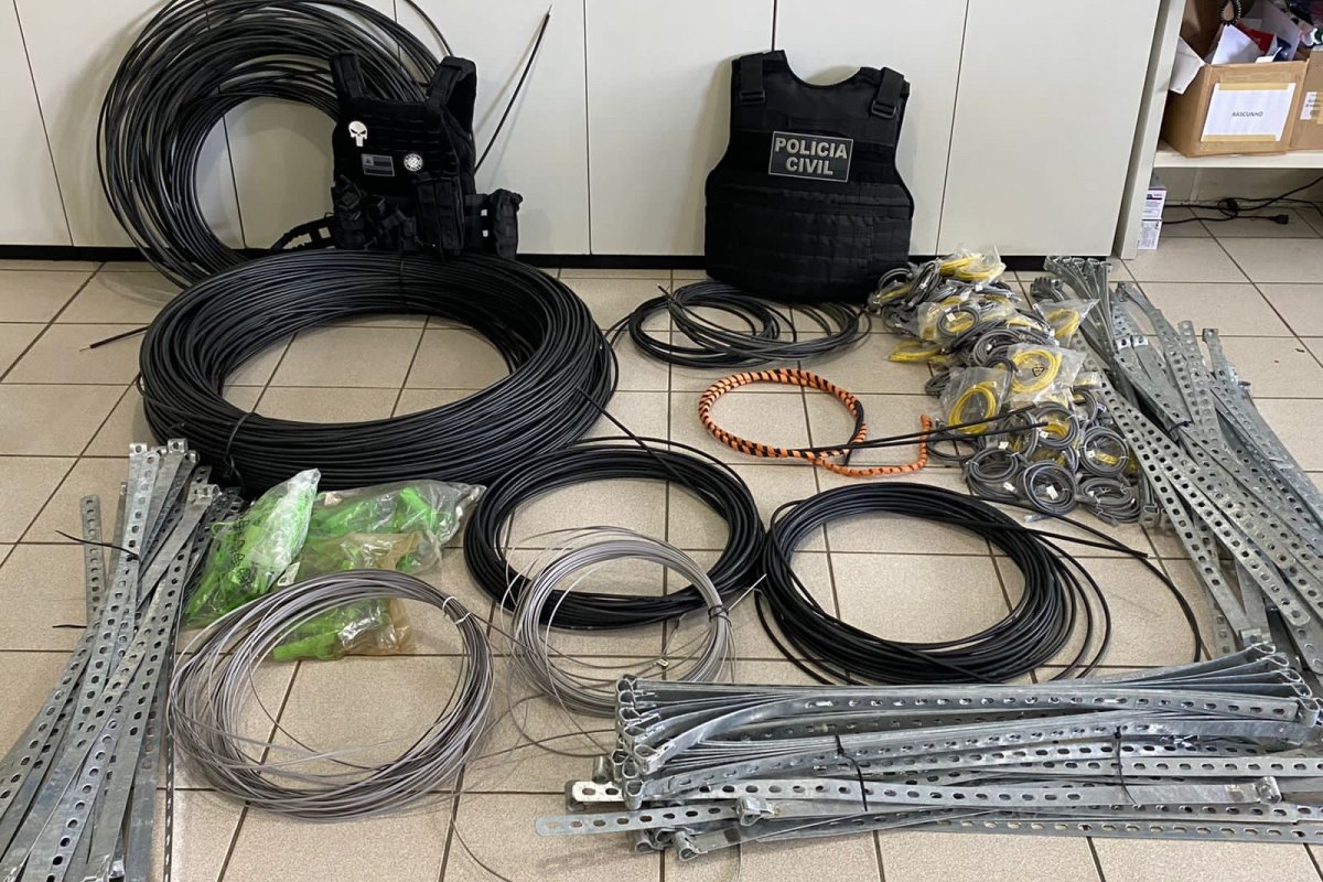 Materiais de operadora de telefonia e internet são apreendidos em Vitória da Conquista