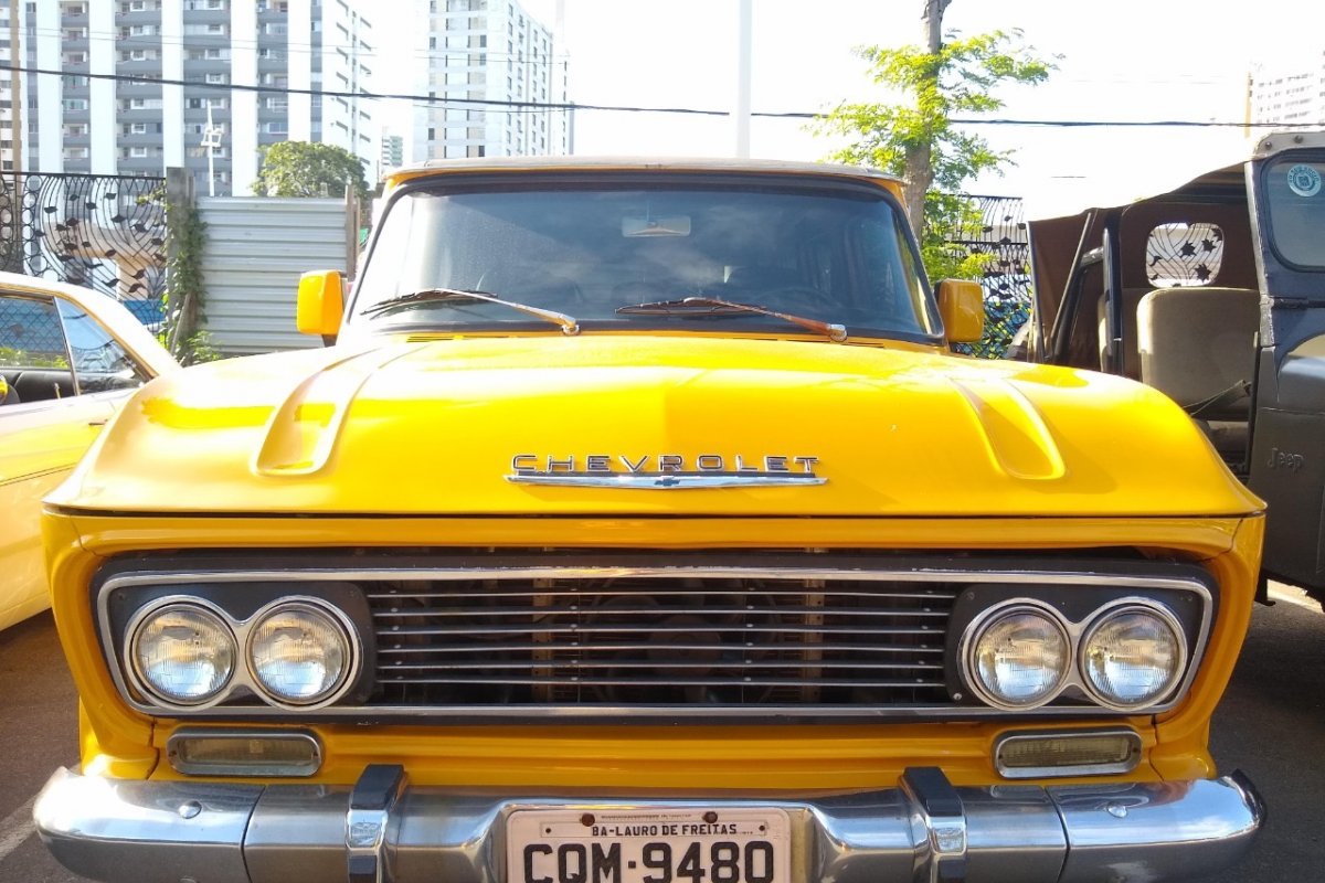 Shopping Bela Vista recebe exposição de automóveis antigos e superesportivos