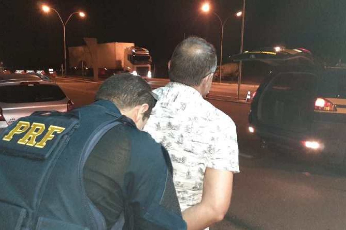 Homem é preso com mandado de prisão em aberto por furto