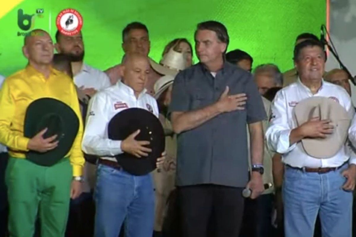 Vídeo: Na Festa de Peão de Barretos, Bolsonaro diz que 'agronegócio projeta o Brasil'