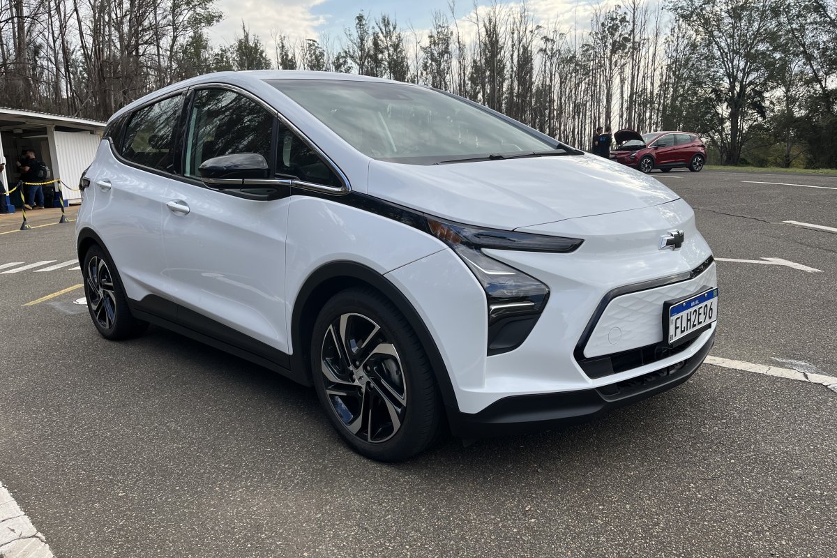 Chevrolet Bolt chega ao país com novo visual custando o dobro do preço em relação aos EUA