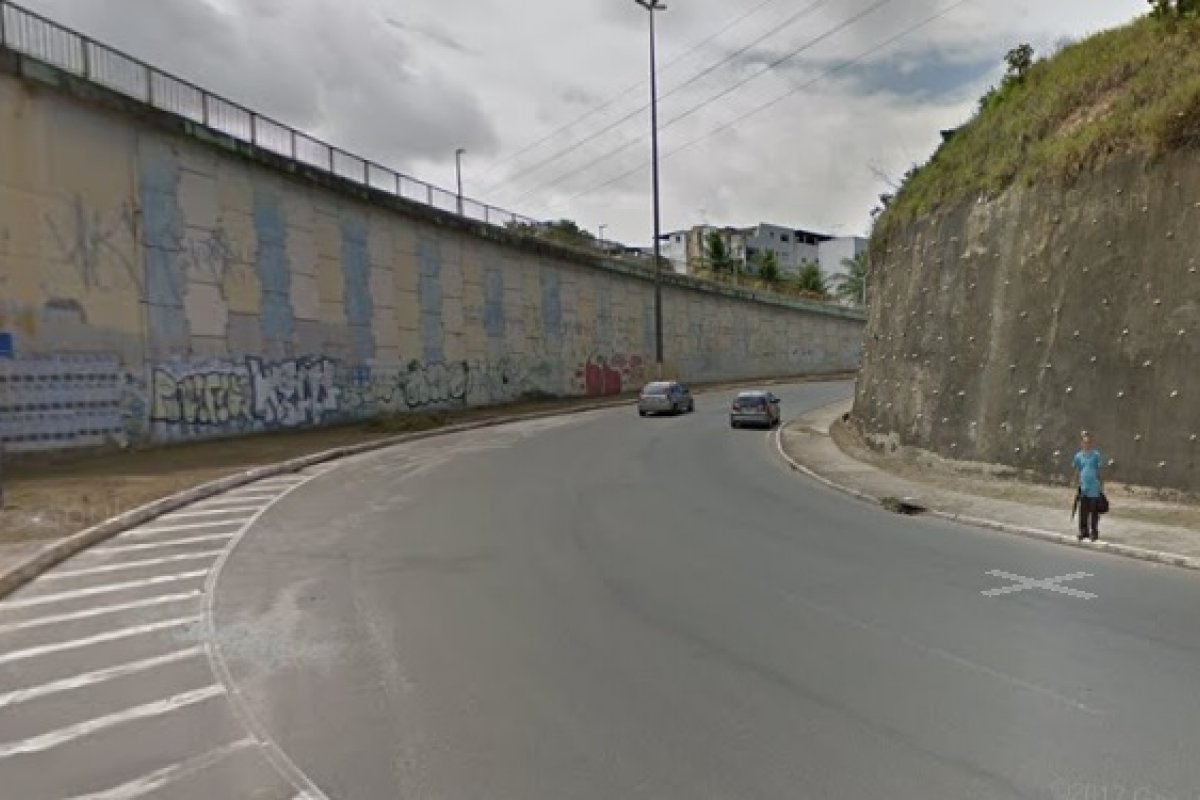 Ciclista é atropelado por carro na Avenida Pinto de Aguiar, em Salvador