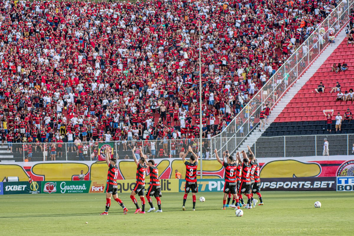 De olho na liderança do Grupo B, Vitória visita o Figueirense neste domingo (28)