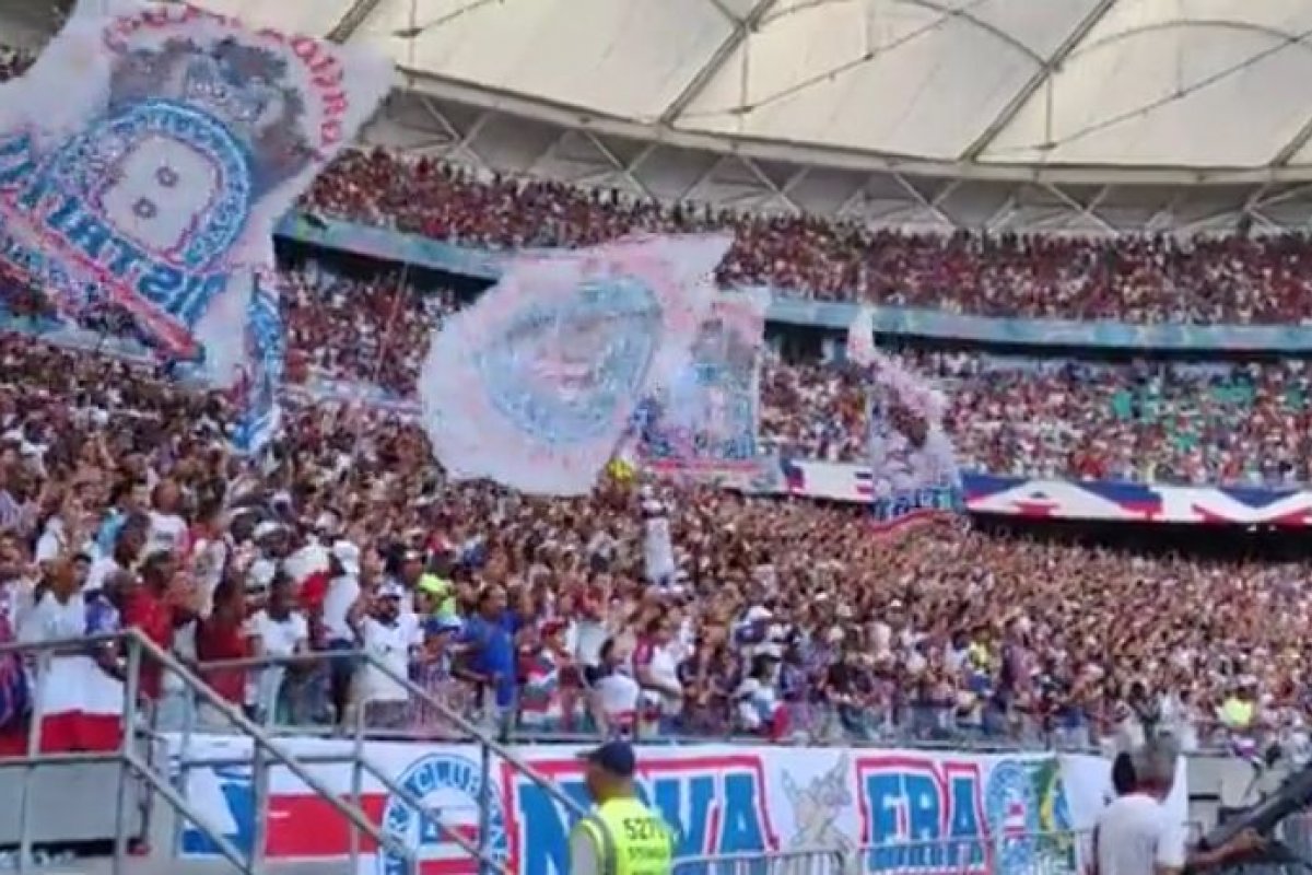 Na Fonte Nova com recorde de público, Bahia vence Vasco de virada