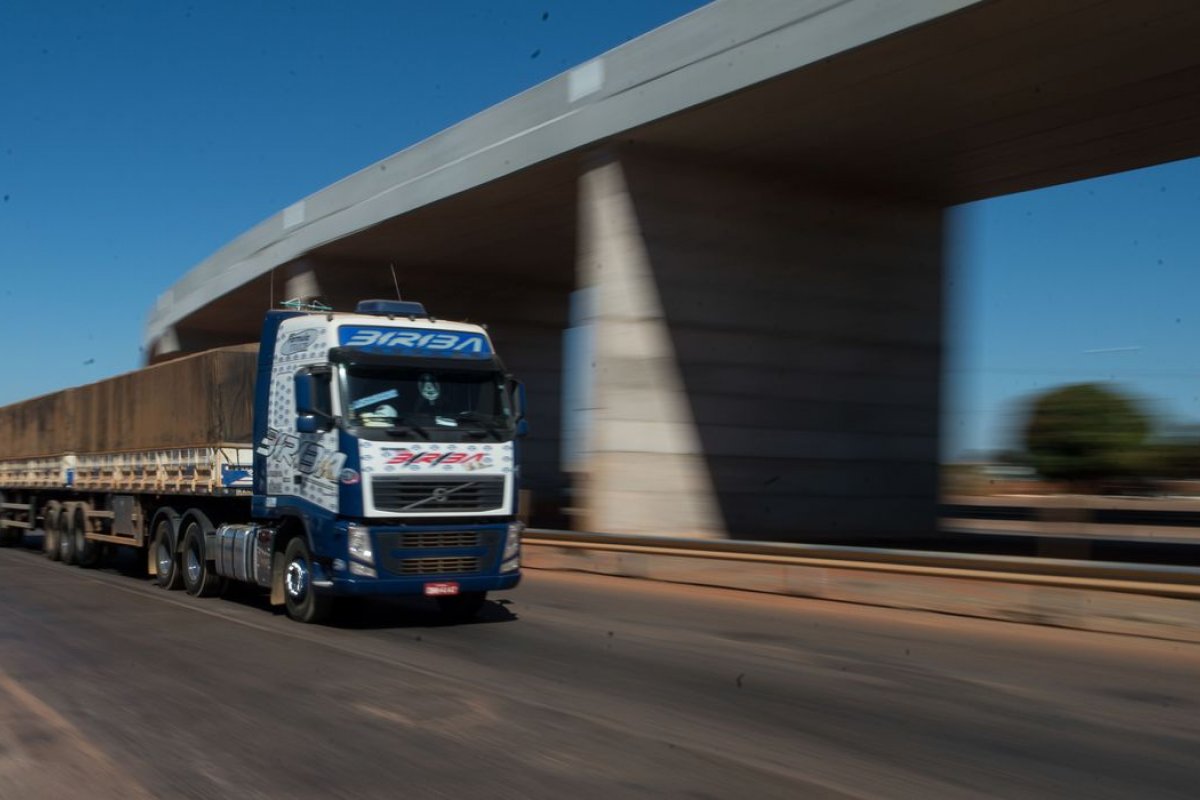 Termina nesta segunda (29) prazo de autodeclaração para auxílio caminhoneiro