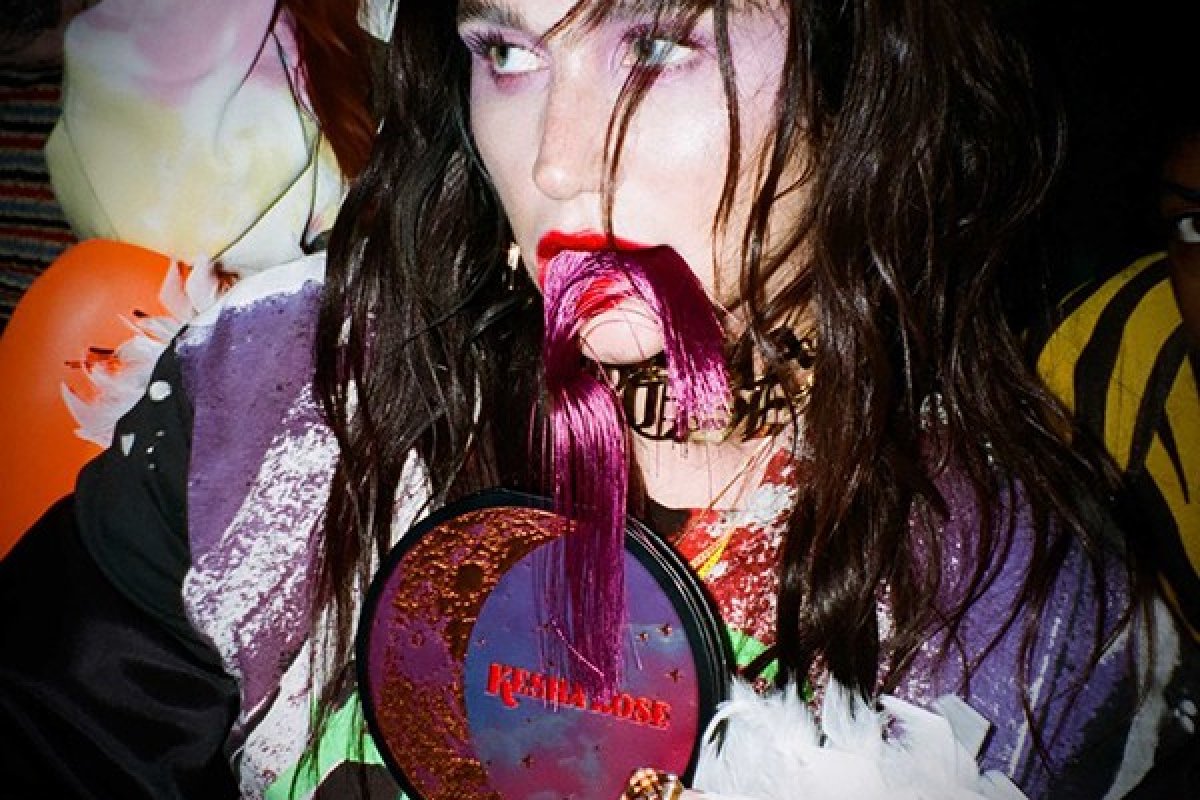 Cantora Kesha lança marca de maquiagem vegana