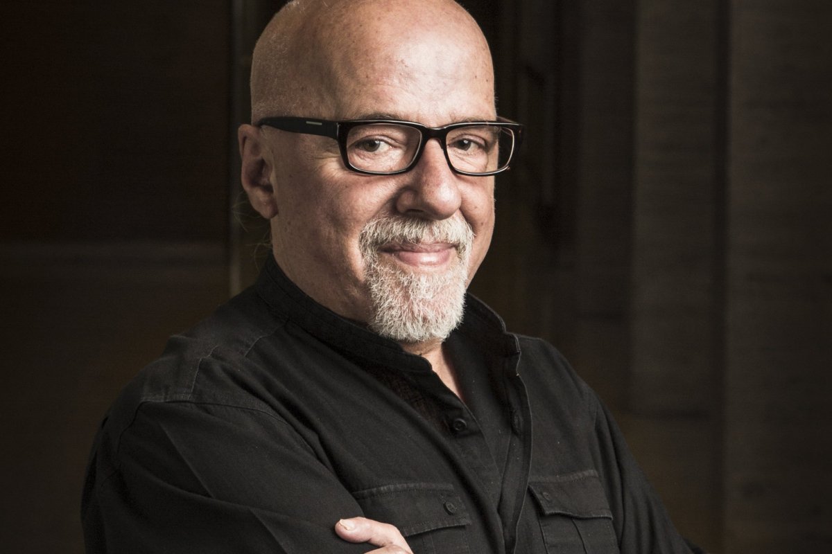 Paulo Coelho celebra 75 anos com audiobook de O Diário de um Mago narrado por Beth Goulart! 