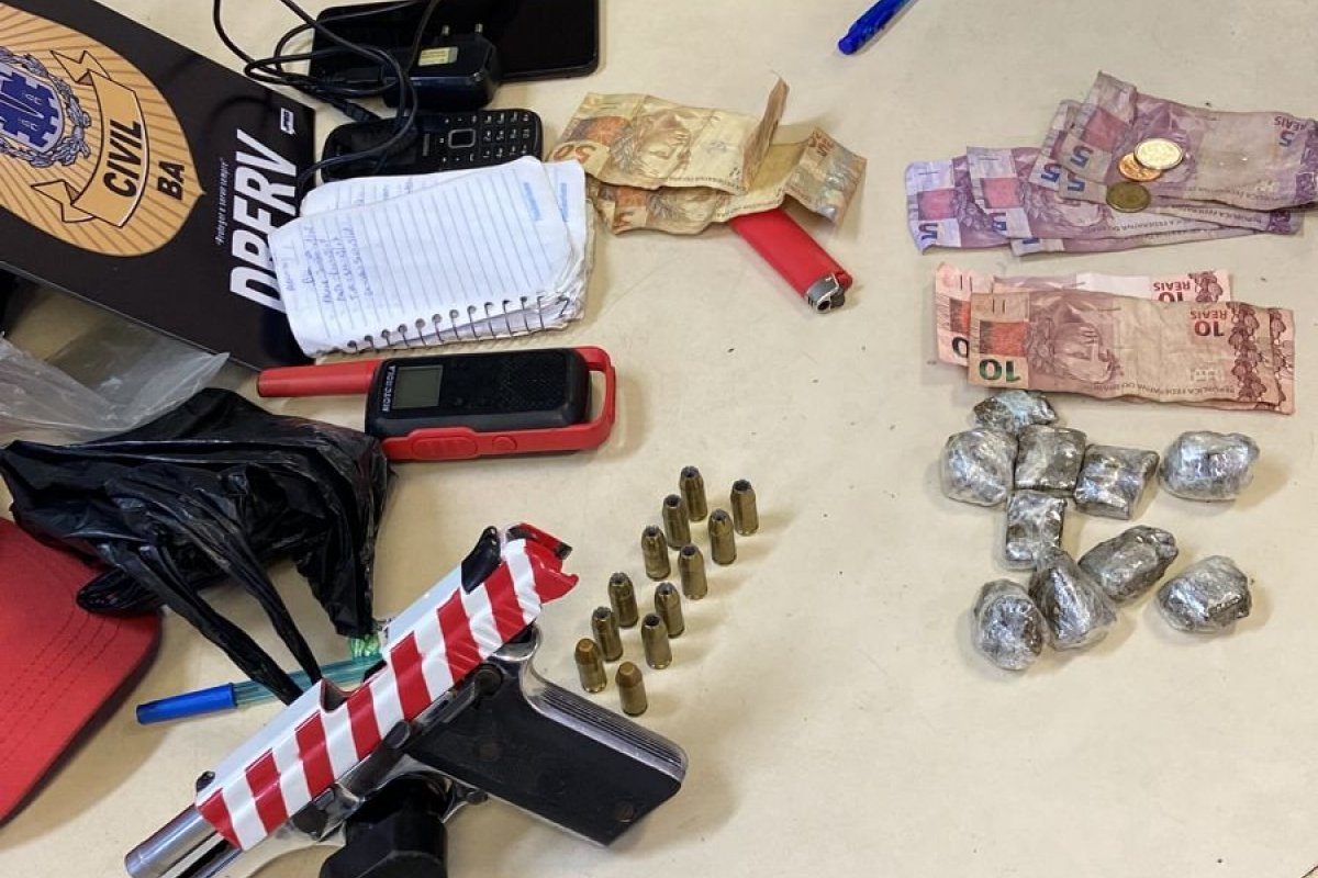 Homem é preso com mais de 80 porções de maconha no bairro de Pernambués, em Salvador
