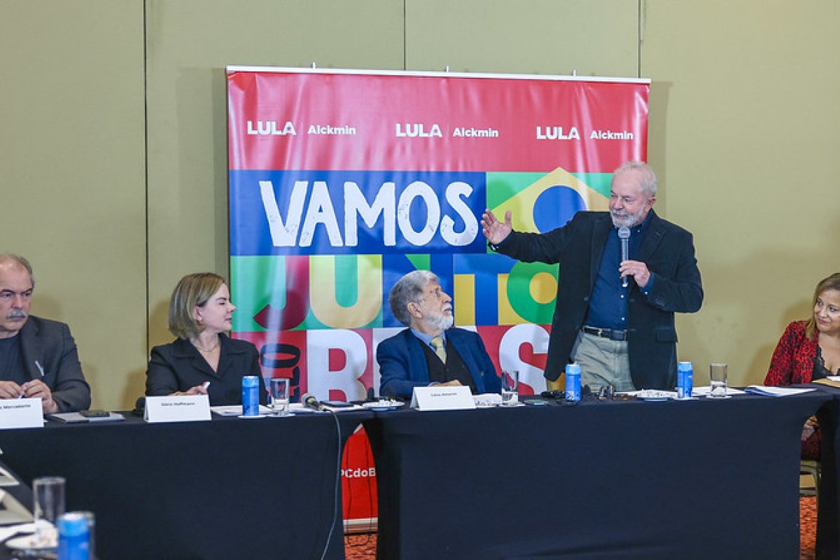 Lula diz que faltou "interesse" para evitar a guerra entre Ucrânia e Rússia