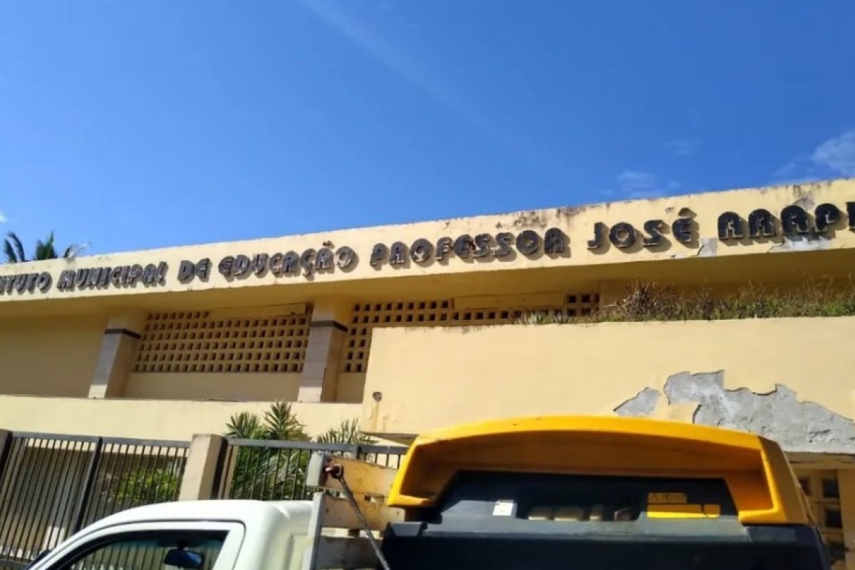 Aparelhos são furtados após escola ser arrombada na Boca do Rio, em Salvador