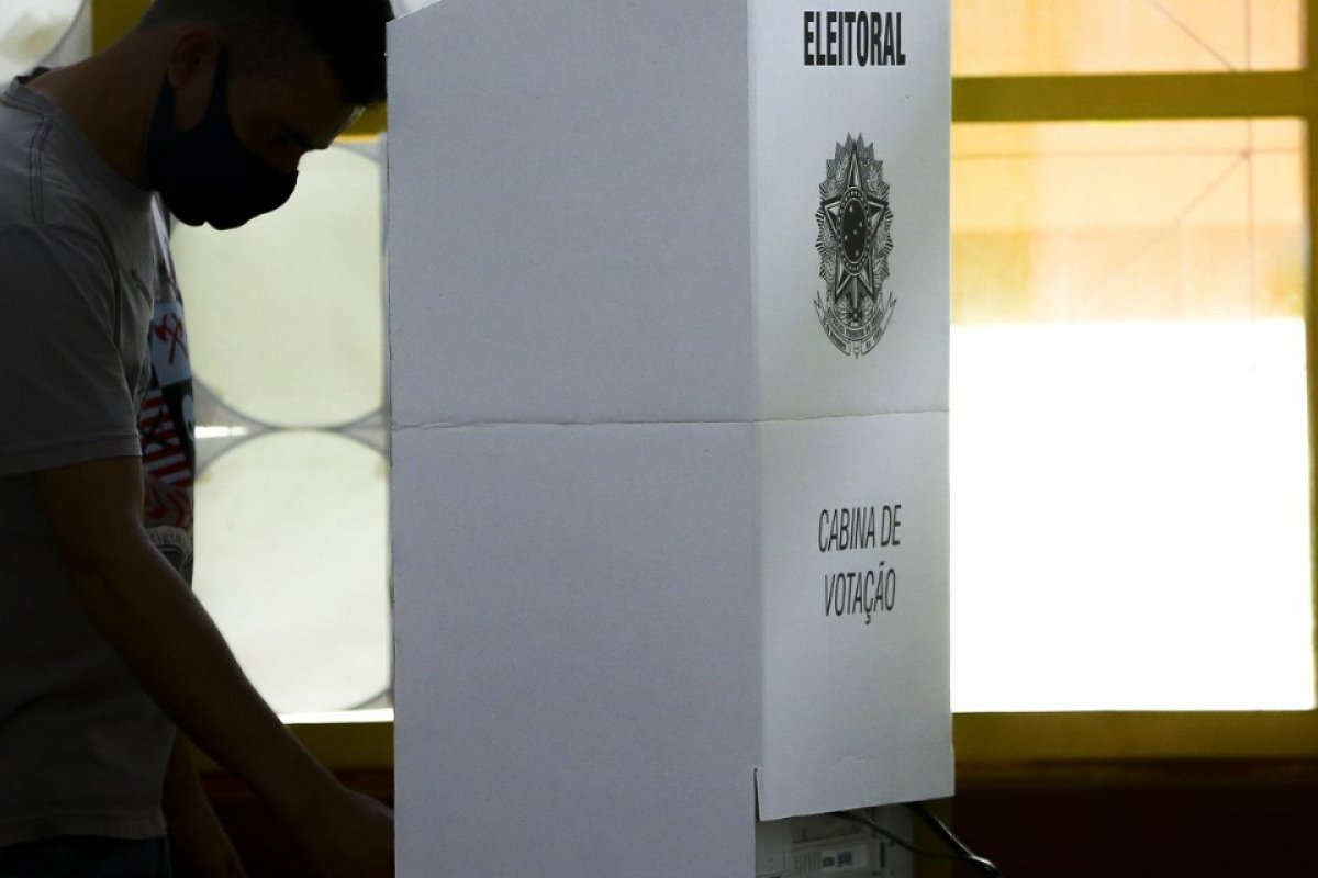 Justiça eleitoral disponibiliza cola para auxiliar eleitor no dia da votação