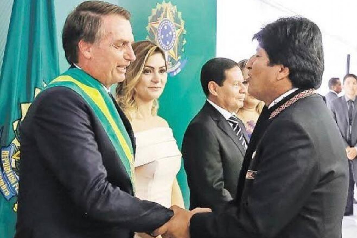 Bolsonaro alerta sobre fraudes na Bolívia e pede voto impresso