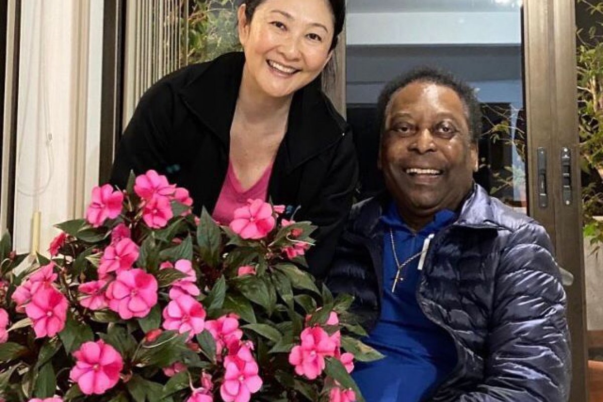 Pelé vai às redes sociais para afastar rumores sobre sua saúde