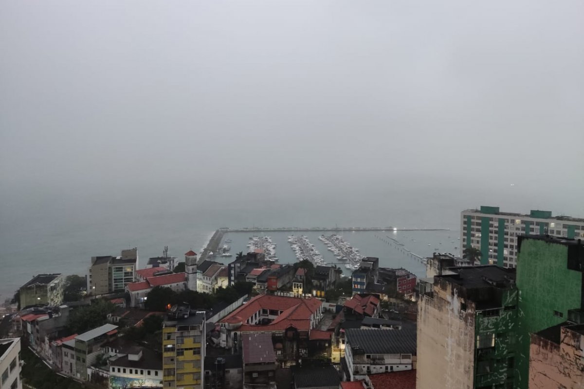 Previsão para quarta-feira (31) é de chuva e rajadas de vento em Salvador