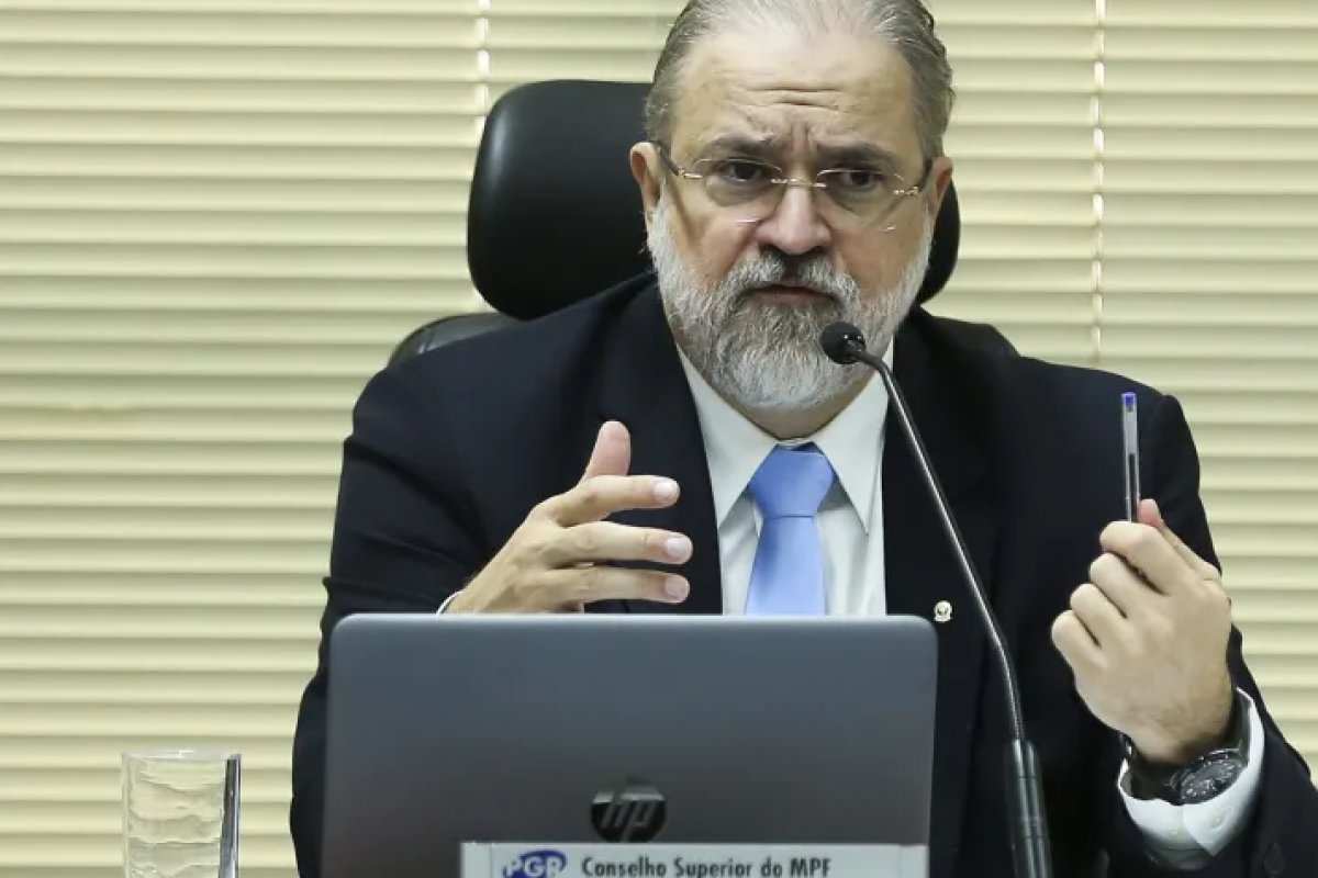 PGR pede que STF rejeite tirar sigilo das mensagens entre Aras e empresários