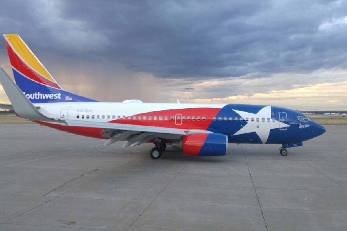 “Parem com nudes”: piloto ameaça cancelar voo após passageiro enviar fotos íntimas para todos a bordo