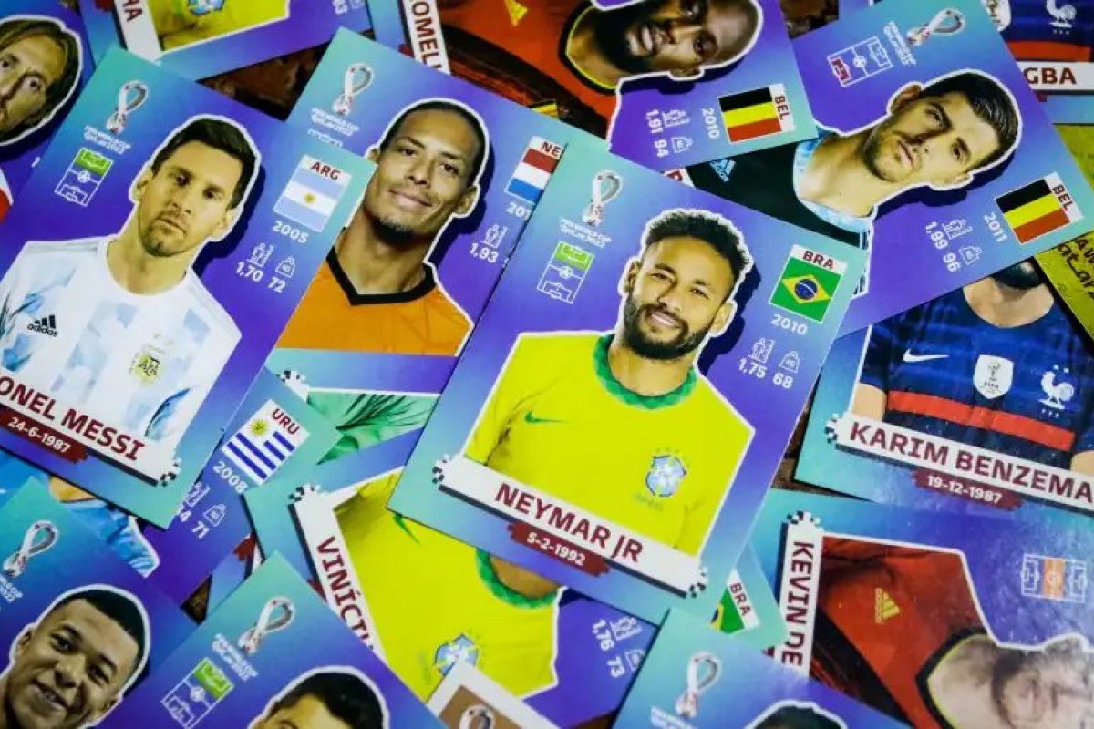 Réplicas das figurinhas do álbum da Copa estão sendo vendidas pela internet