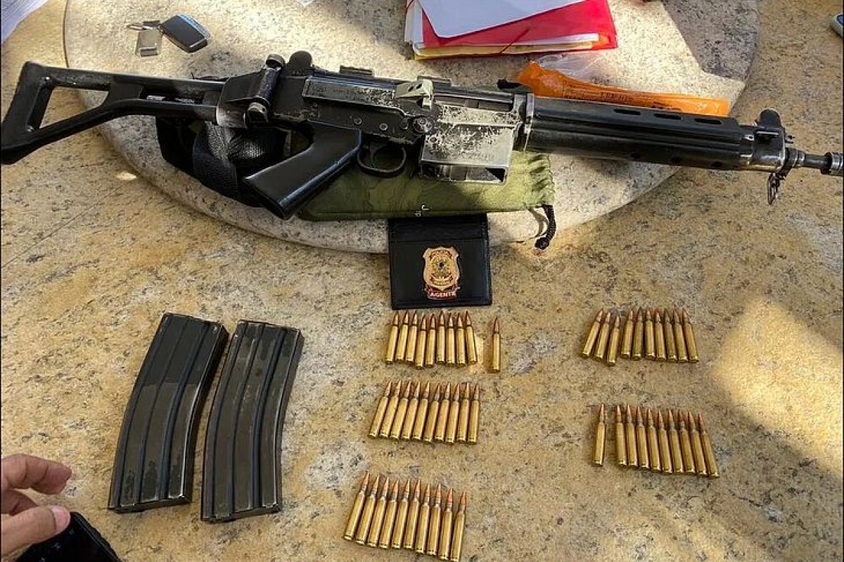Fuzil é apreendido durante operação na casa de candidato a vice-governador do Rio de Janeiro
