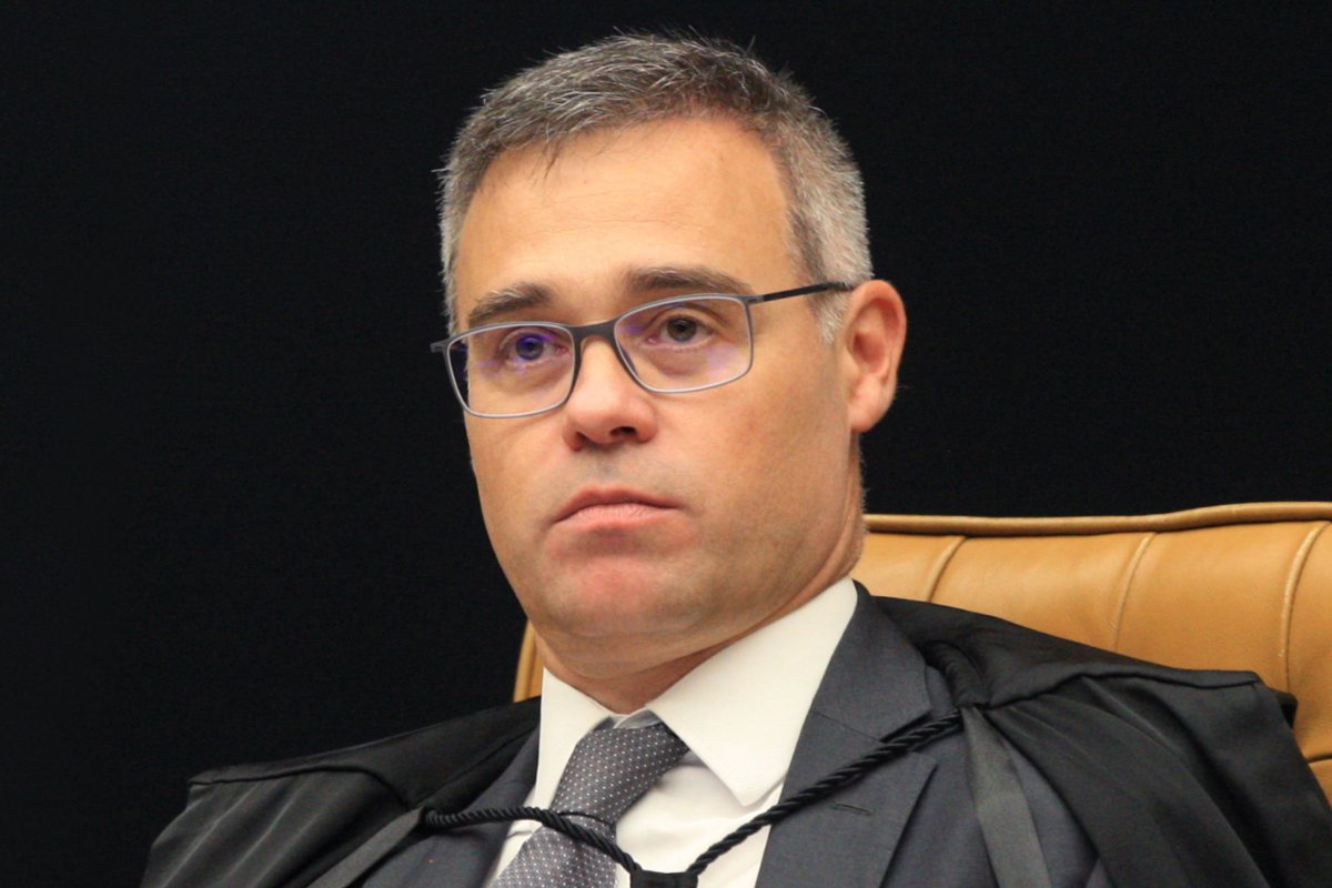 André Mendonça será o relator de ação que pede investigação de imóveis da família Bolsonaro