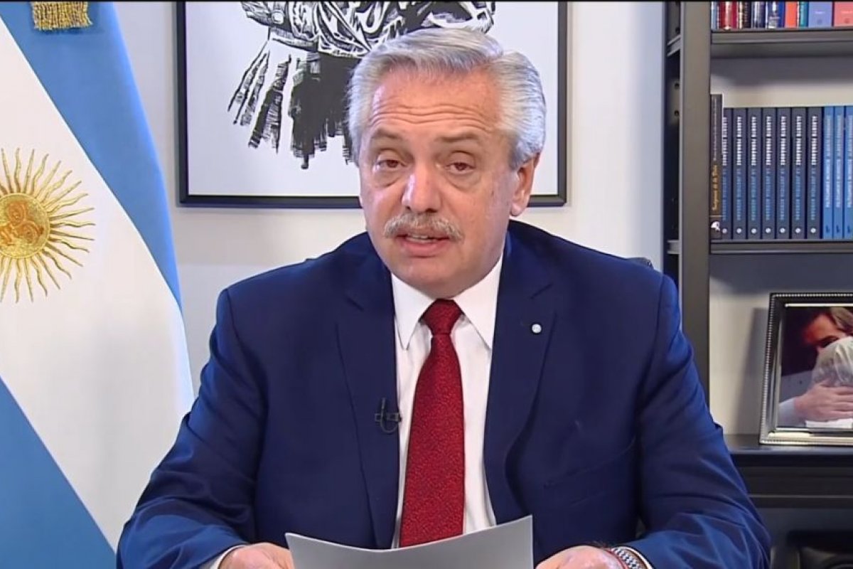 Presidente da Argentina decreta feriado nacional após Cristina Kirchner sofrer tentativa de assassinato